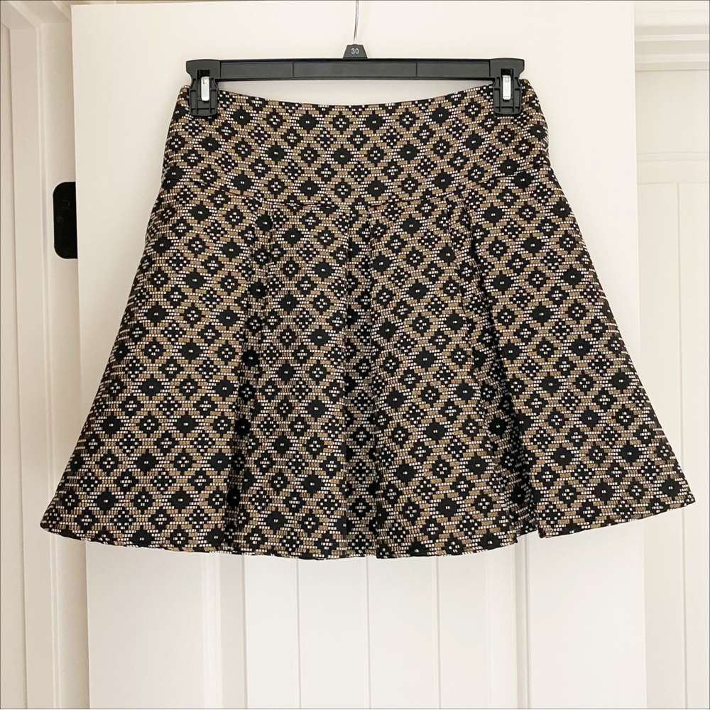 LIKE NEW Nanette Lepore Elegant Black and Tan Patterned Pleated Skirt Size 6